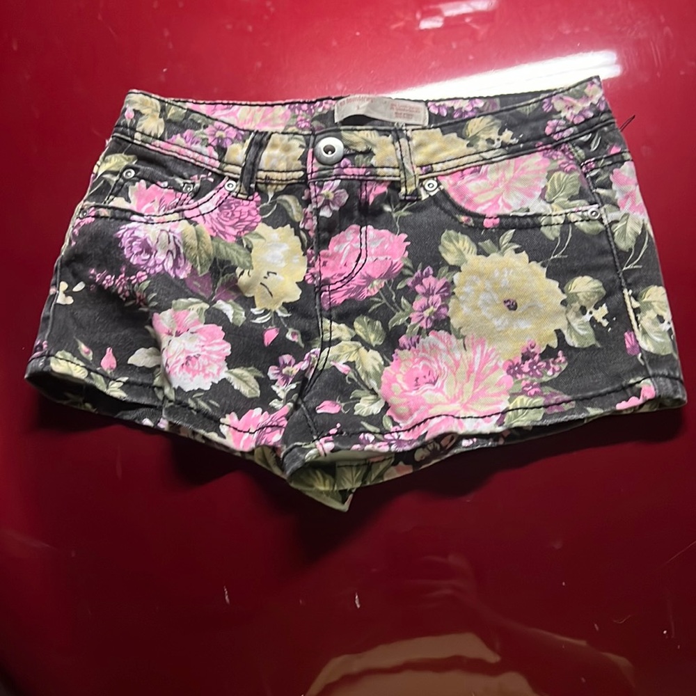 Women’s shorts size 3.